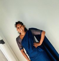 Shenu office girl - escort in Colombo