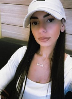 Sherazade French Escort Anal/cim - puta in Paris Photo 2 of 9