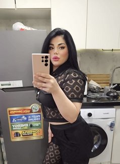 Dado - puta in Dubai Photo 1 of 3