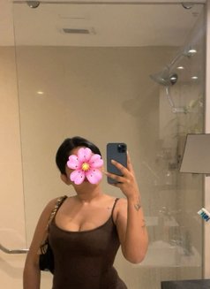 Sherin Amisha - puta in Colombo Photo 10 of 18