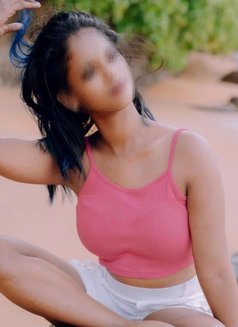 Sherin K - puta in Colombo Photo 4 of 4