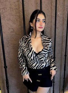 Sheriya - puta in Dubai Photo 3 of 6