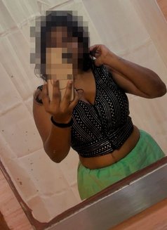 Sherly - escort in Chennai Photo 10 of 12