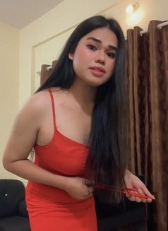 Sherlyn - Transsexual escort in Mumbai Photo 3 of 5