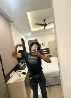 Sherozz - Male escort in New Delhi Photo 3 of 3