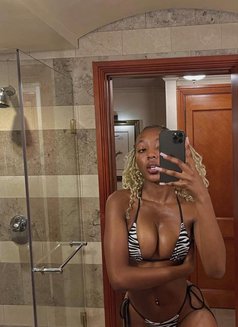 Sherry - puta in Guangzhou Photo 1 of 4