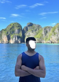 Shevin Mrc - Male escort in Colombo Photo 1 of 3