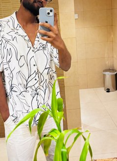 Shevin - Male escort in Colombo Photo 2 of 3