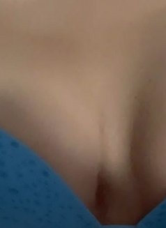 Shevini - puta in Colombo Photo 1 of 3