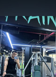 Sheyx - masseur in Dubai Photo 2 of 3