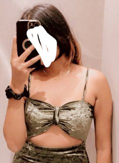 Shezoon - escort in Colombo Photo 1 of 3