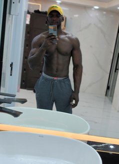 Shiff Mo - Male escort in Dubai Photo 2 of 3