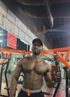 Shiff Mo - Male escort in Dubai Photo 3 of 3