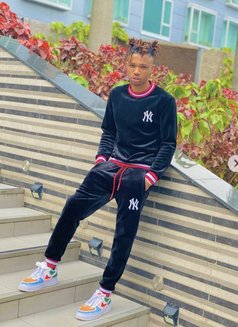 Shifter - Intérprete masculino de adultos in Abuja Photo 1 of 8