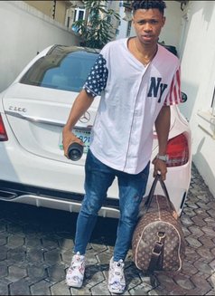 Shifter - Intérprete masculino de adultos in Abuja Photo 4 of 8