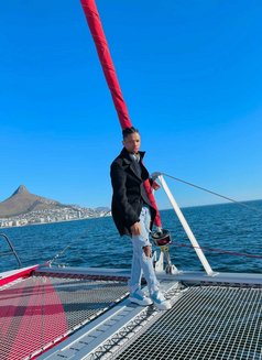 Shifter - Intérprete masculino de adultos in Abuja Photo 5 of 8