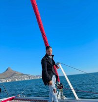 Shifter - Intérprete masculino de adultos in Abuja