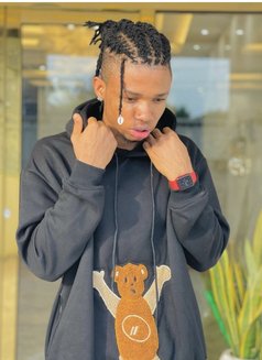 Shifter - Intérprete masculino de adultos in Abuja Photo 6 of 8