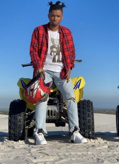 Shifter - Intérprete masculino de adultos in Abuja Photo 7 of 8