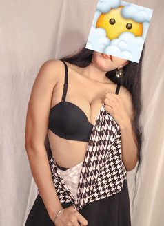 Shikha - Intérprete de adultos in New Delhi Photo 4 of 6