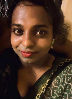 Shilpa - Transsexual escort in Bangalore Photo 4 of 5