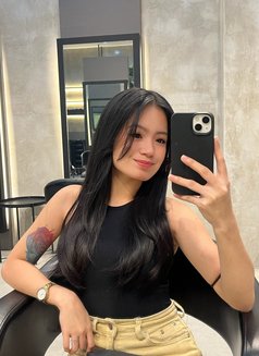 Shin - escort in Manila Photo 3 of 6