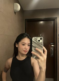 Shin - escort in Manila Photo 5 of 6