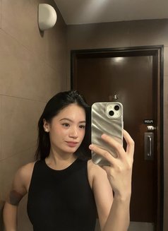 Shin - escort in Manila Photo 1 of 6