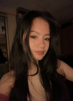 Shin - escort in Manila Photo 3 of 6