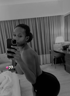 Shinah - escort in Doha Photo 3 of 3