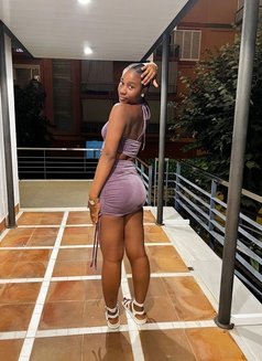 SEXY SLIM FOREIGN GIRL Shine - puta in Kampala Photo 2 of 3