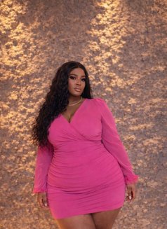 Shine - masseuse in Lagos, Nigeria Photo 2 of 5