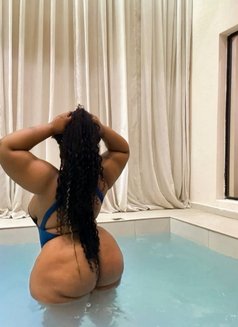 Shine - Masajista in Lagos, Nigeria Photo 1 of 5