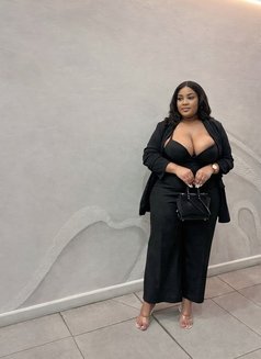 Shine - Masajista in Lagos, Nigeria Photo 4 of 5