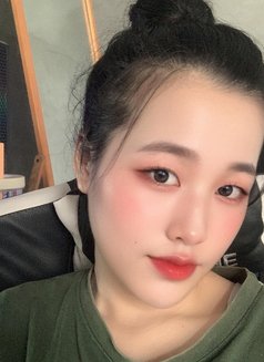 Shinn - escort in Mumbai Photo 1 of 5