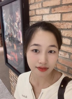 Shinn - escort in Mumbai Photo 3 of 5