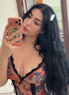 Shiraz - Masajista in Dubai Photo 1 of 1