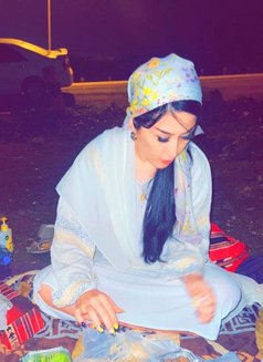 Shirin - escort in Al Manama Photo 6 of 12