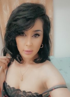 Shirin - escort in Doha Photo 14 of 15