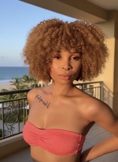 Shirley - escort in Dubai Photo 3 of 4