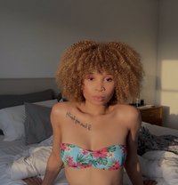 Shirley - escort in Dubai Photo 4 of 5