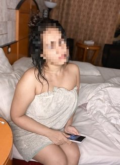 Divya independent real meeting - escort in Bangalore Photo 1 of 1