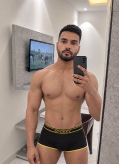 Shivam - Acompañantes masculino in New Delhi Photo 2 of 2