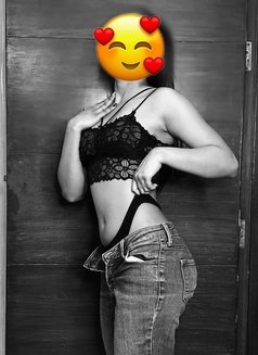 Shivangi cam & real meetup - escort in Gurgaon Photo 2 of 3