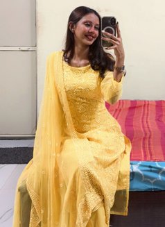 Shivani - puta in Bangalore Photo 5 of 9