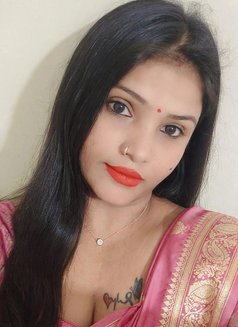 Shivani - puta in Noida Photo 4 of 4
