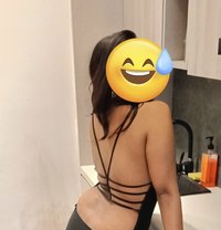Shivani Sharma. Independent - puta in Noida