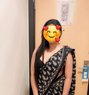 Shivani - puta in Dubai Photo 3 of 4