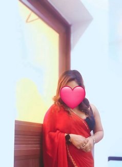 Shivanya - puta in Chennai Photo 7 of 8