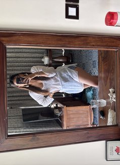 Shivi - escort in Bangalore Photo 7 of 8
